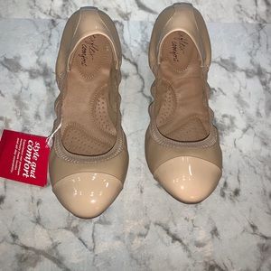 Nude, 9.5W, super comfy, memory foam flats.